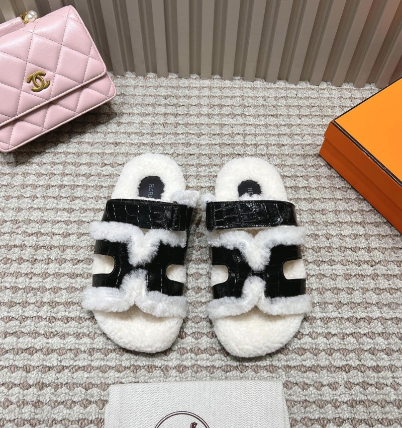 H**mes slippers